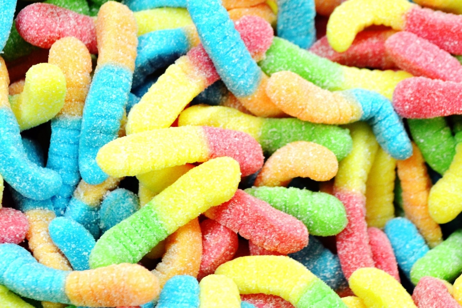 bright-colorful-gummy-worms-candy-sweets-RN4CL3D